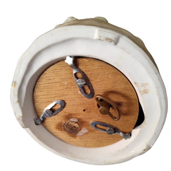 Lefton Music Box Alps Boy n Girl Lute accordion Plays Chim- cheree Mary Poppins - Picture 5 of 13